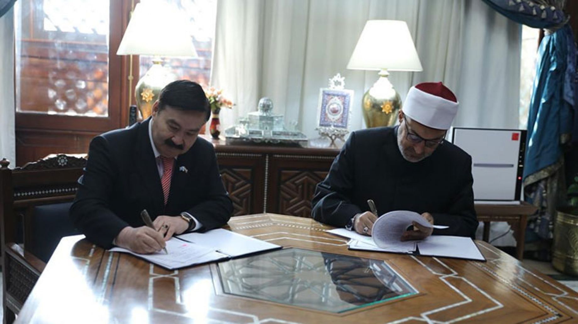 Penandatanganan nota kesepahaman Al-Azhar dan Kazakhstan. (Al-Azhar)