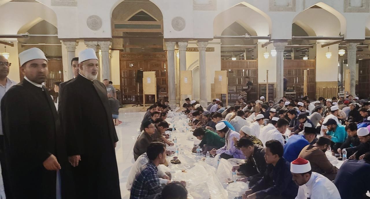 Wakilul-Azhar Syekh Muhammad Adh-Dhuwaini pada momen buka bersama Ramadan lalu.