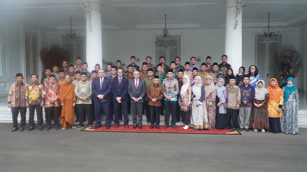 Foto bersama di depan Istana Wakil Presiden RI.