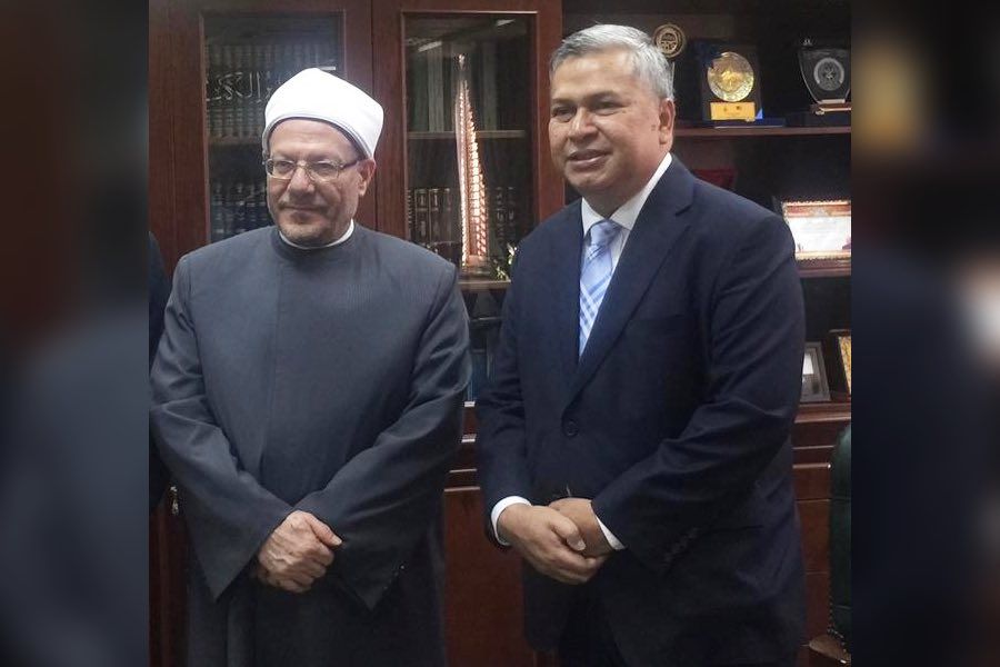 Foto: Grand Mufti Mesir Shawqi 'Allam menerima kunjungan Dubes RI untuk Mesir Helmy Fauzi. (tawazun)