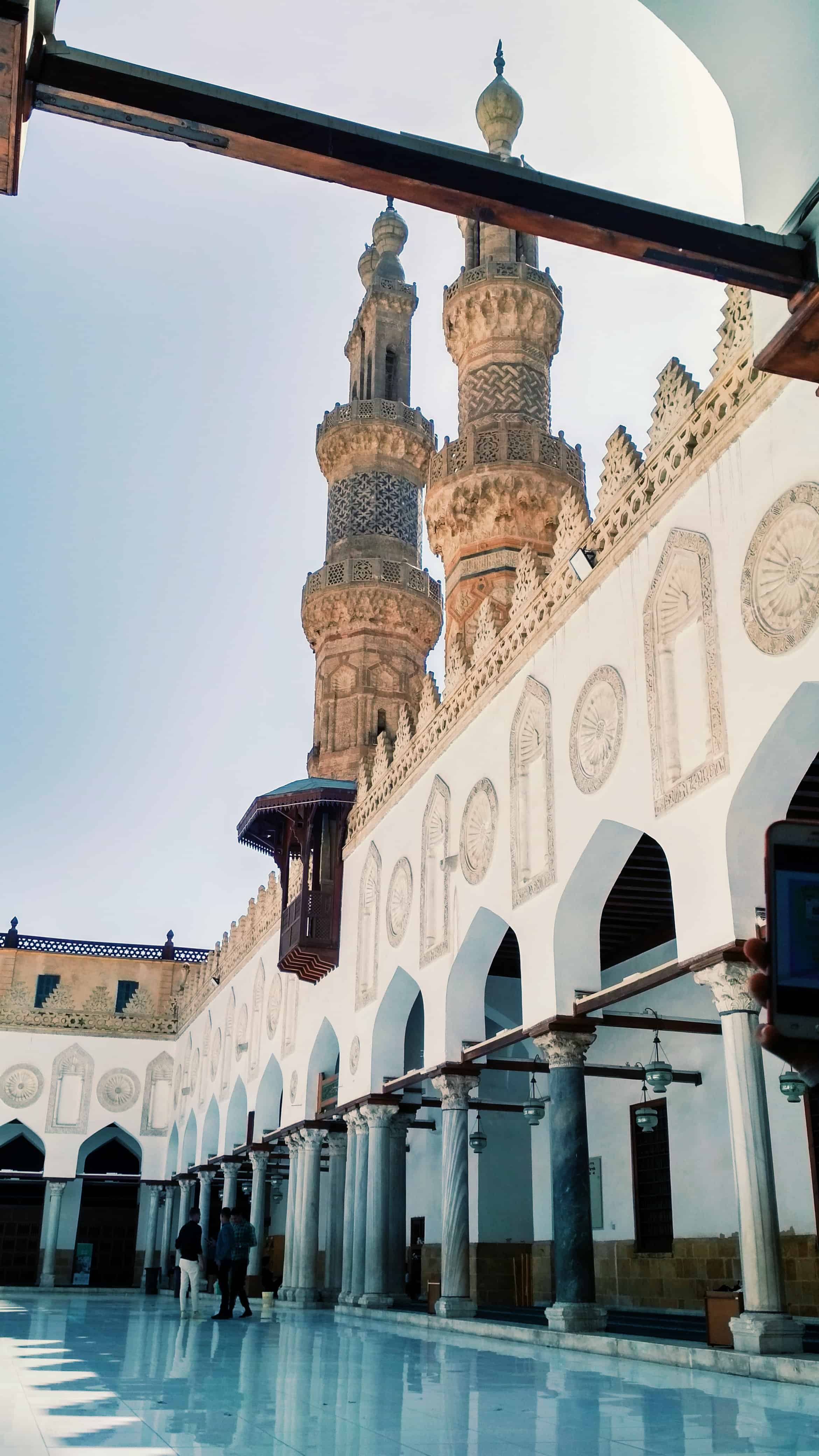 FOTO: Renovasi Masjid Al-Azhar dari masa ke masa. (@nurdienaahda/Unsplash)