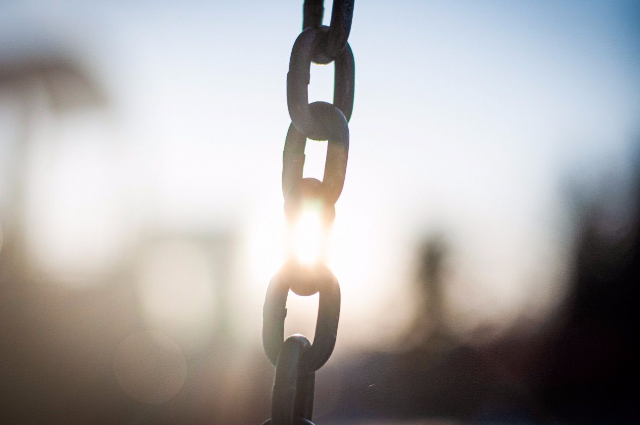 FOTO: Ilustrasi rantai keilmuan dalam Islam. (Aida L/Unsplash)