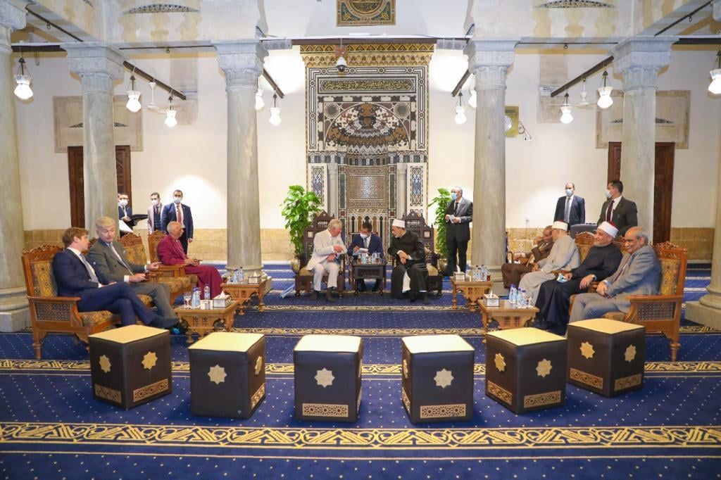 FOTO: Pangeran Charles dan Syekh Ahmad Ath-Thayyib di Riwaq Al-Abbasi, Masjid Al-Azhar, Kairo.