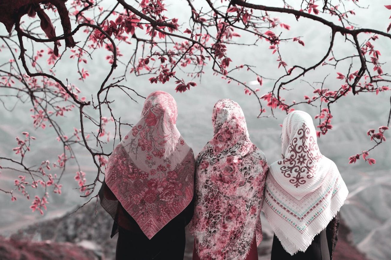 FOTO: Ilustrasi perempuan haid yang mengambil wudu. (Hasan Almasi/Unsplash)