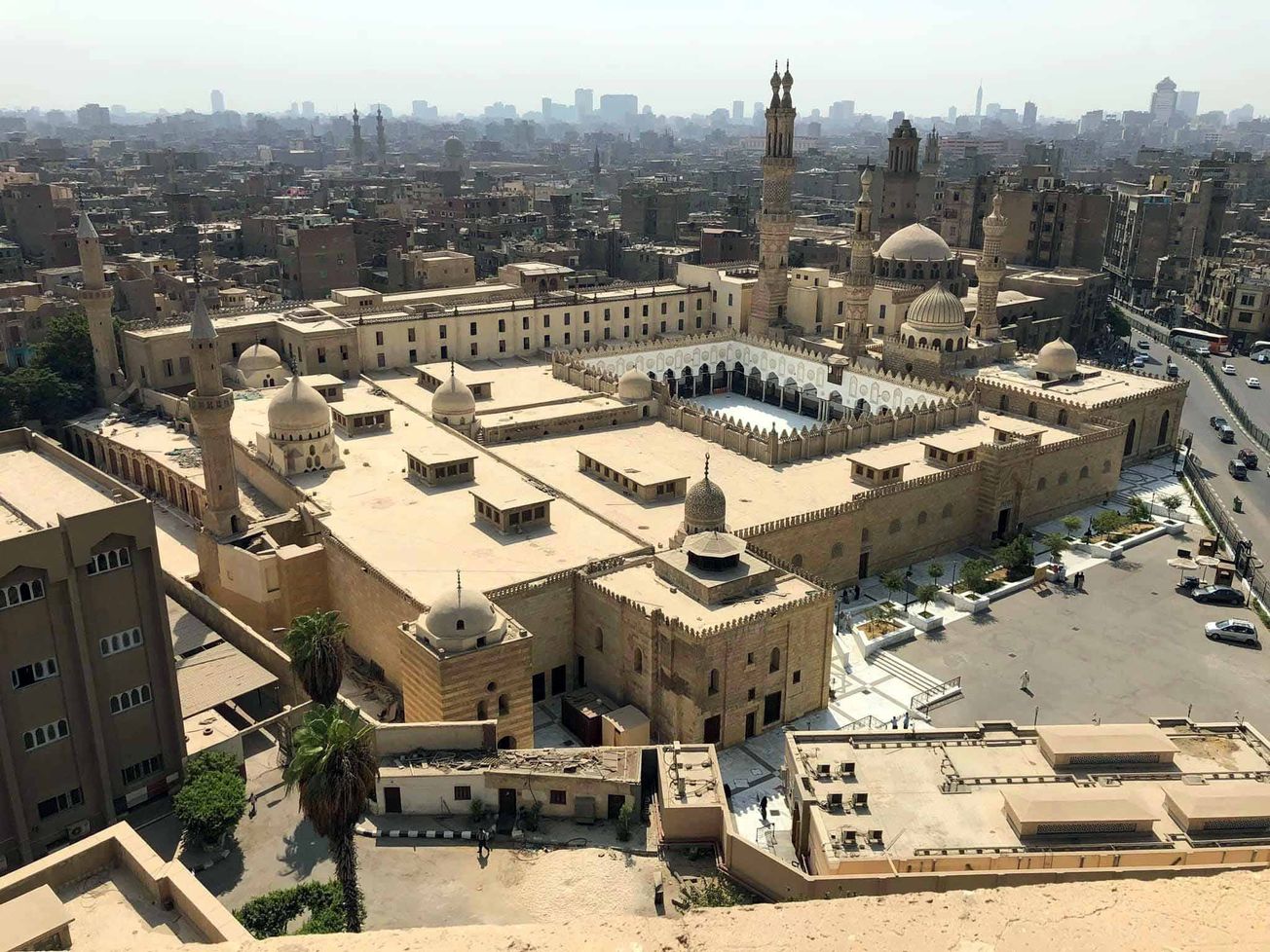 FOTO Masjid Al-Azhar di Kairo tampak dari atas. (Reddit)