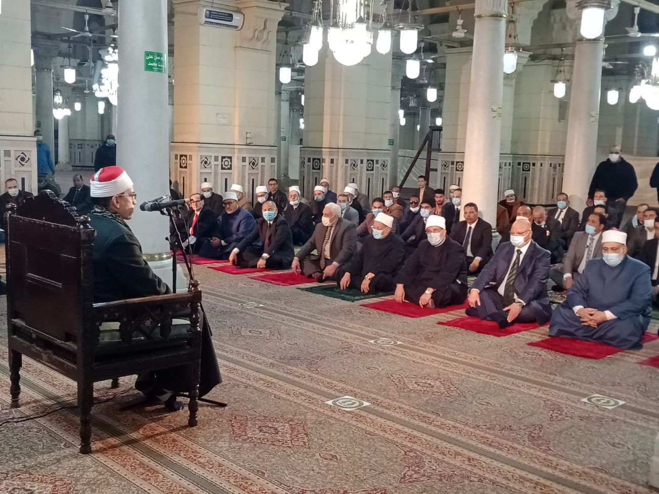 FOTO: Perayaan malam Nishfu Sya'ban di Masjid Sayyidah Zainab, Kairo, Mesir. (Youm7)