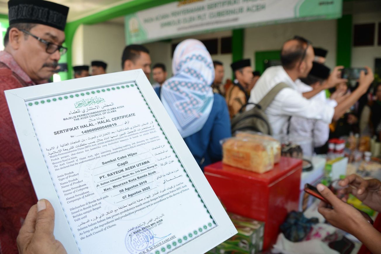 FOTO Sertifikat Halal untuk produk makanan (ihatec)