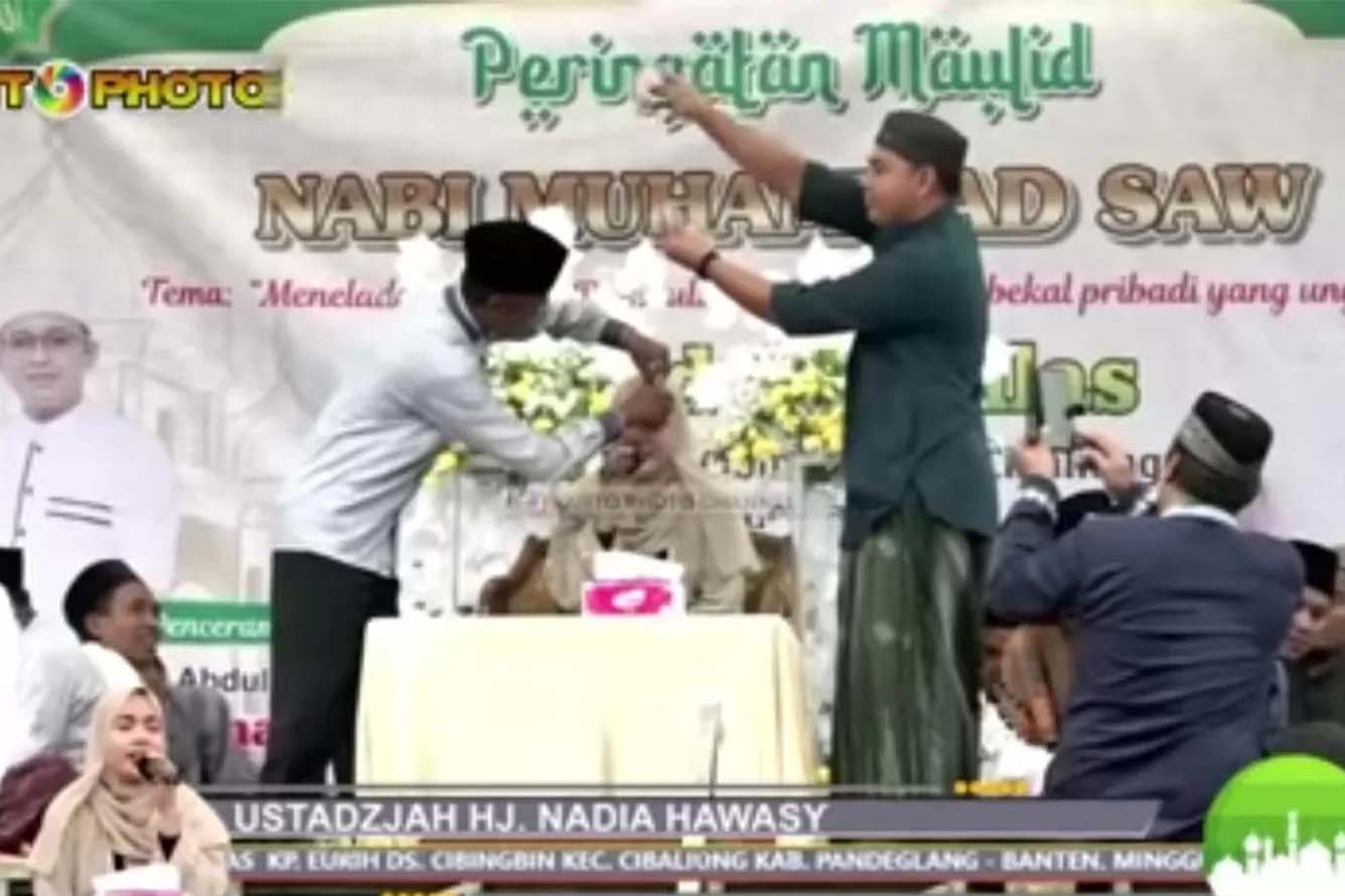 FOTO Tangkapan layar aksi sawer qariah di Pandeglang, Banten.