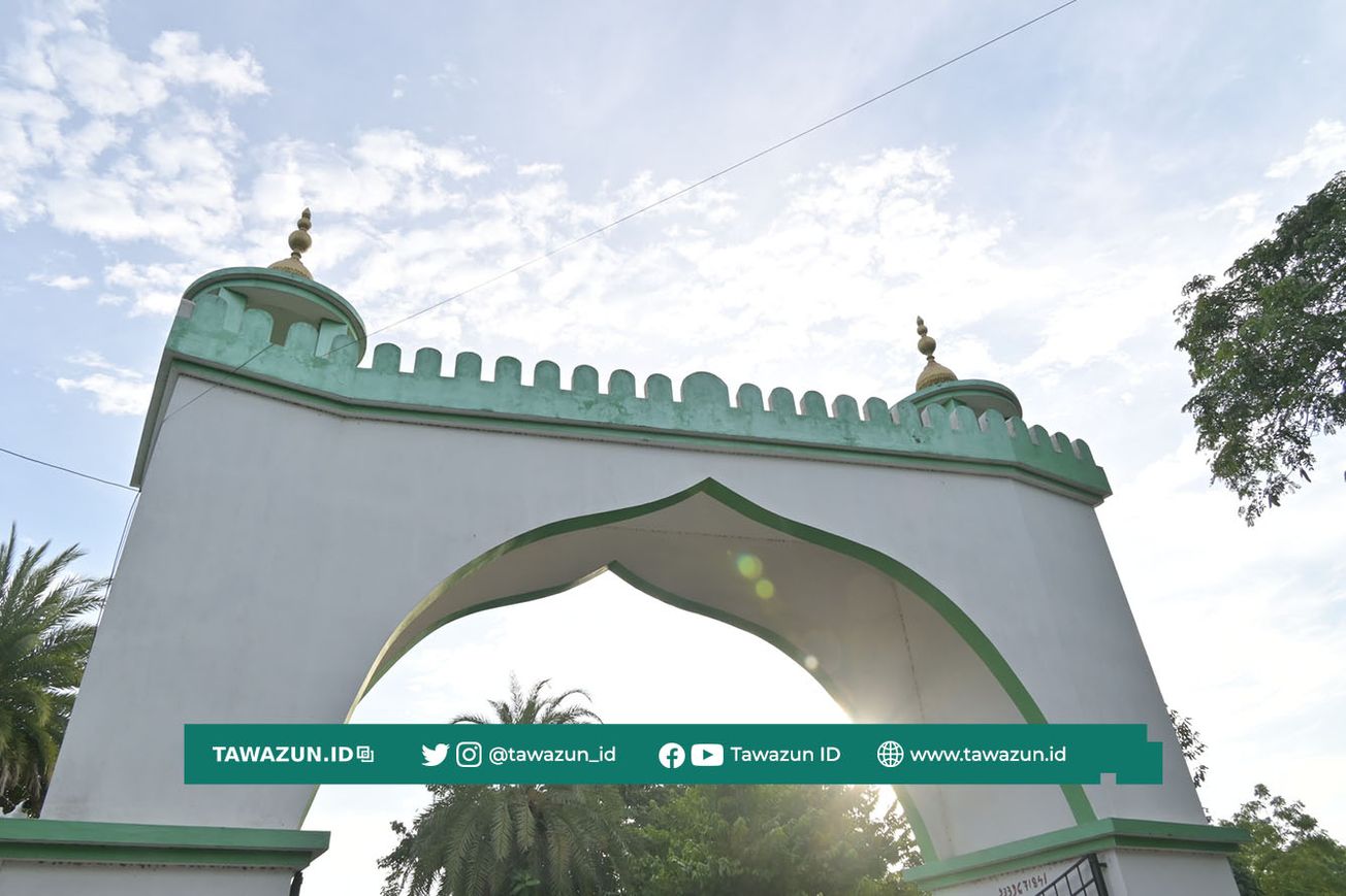 FOTO Gerbang masjid (Unsplash/Ajoy Dash)
