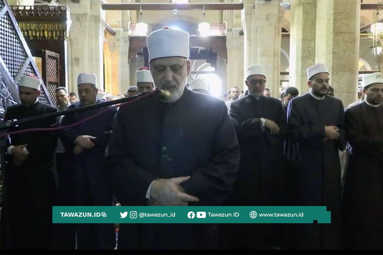 FOTO Wakilul-Azhar Syekh Muhammad Adh-Dhuwaini mengimami salat ghaib di Masjid Al-Azhar.