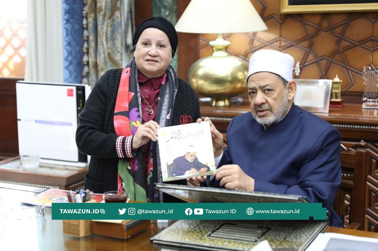 FOTO Imam Akbar Al-Azhar bersama Pemimpin Redaksi Majalah Noor. (Al-Azhar Kairo)