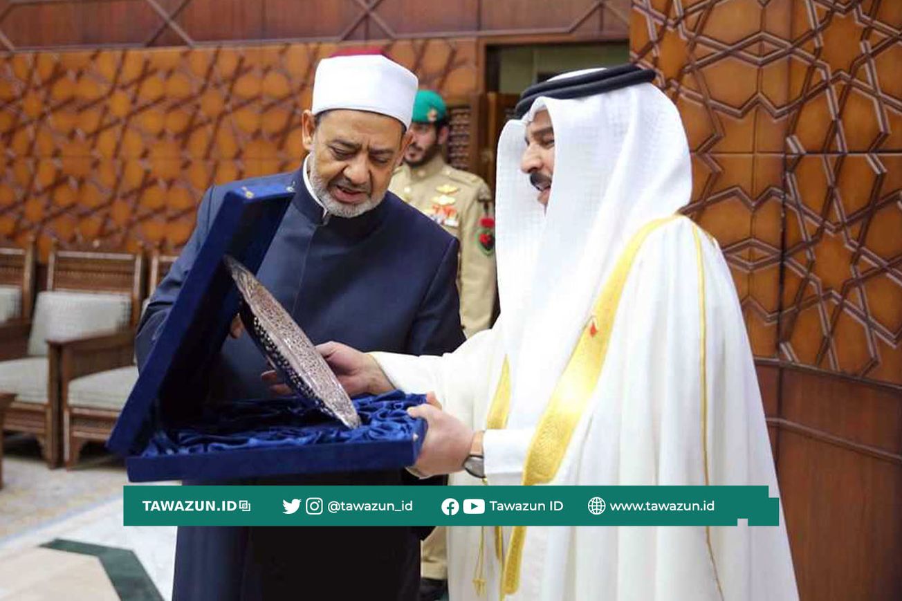 FOTO Raja Bahrain bersama Imam Akbar dalam sebuah kunjungan.