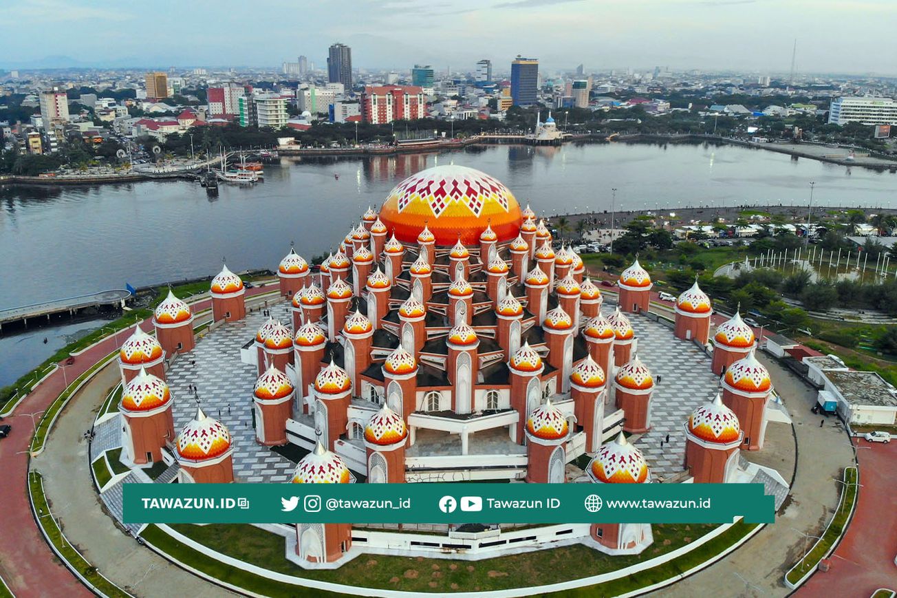 FOTO Masjid 99 Kubah, Kota Makassar, Provinsi Sulawesi Selatan, Indonesia. (Unsplash/Khairul Akbar)
