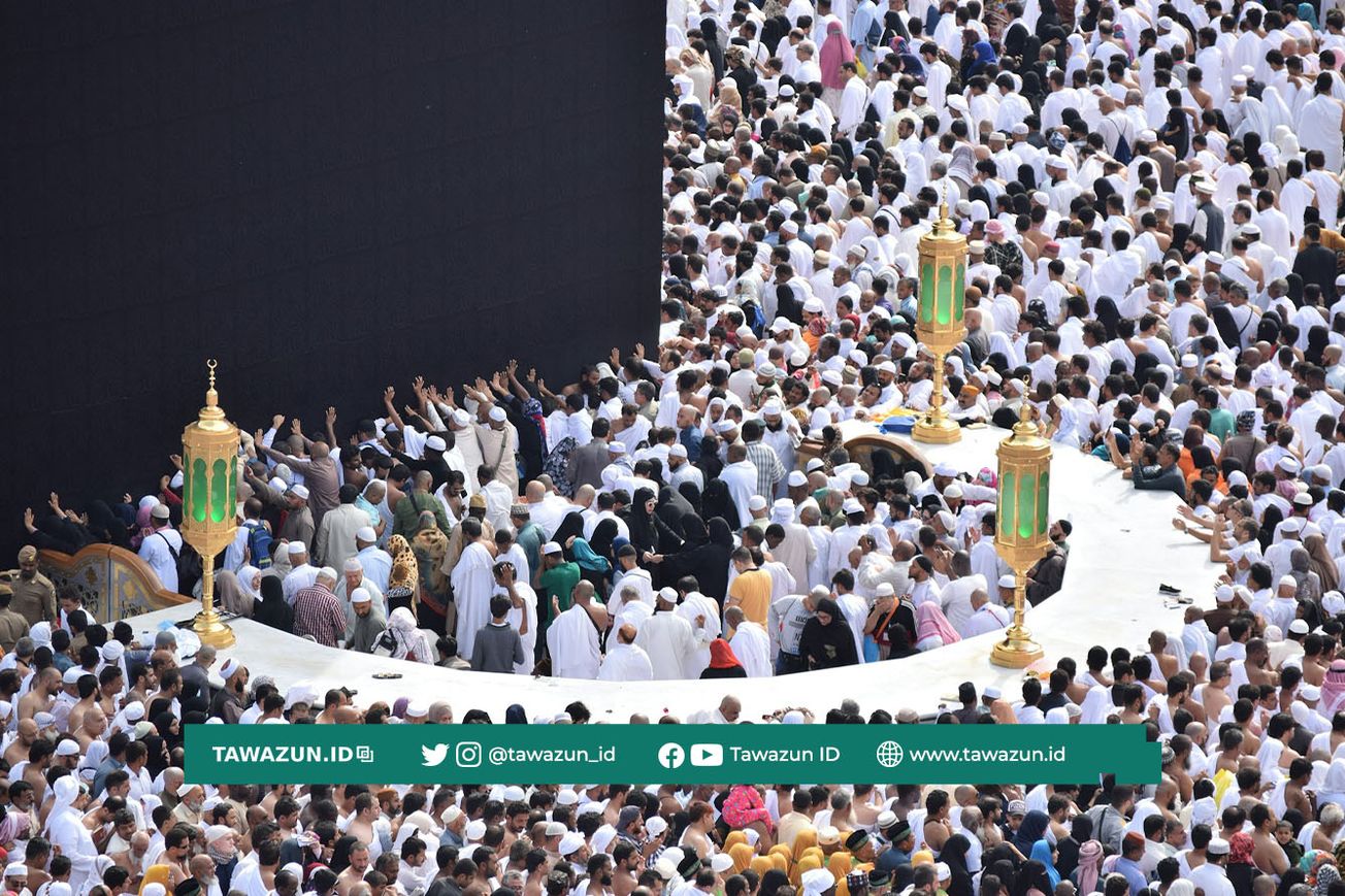 FOTO Jemaah saat melaksanakan tawaf (Unsplash/Haidan)
