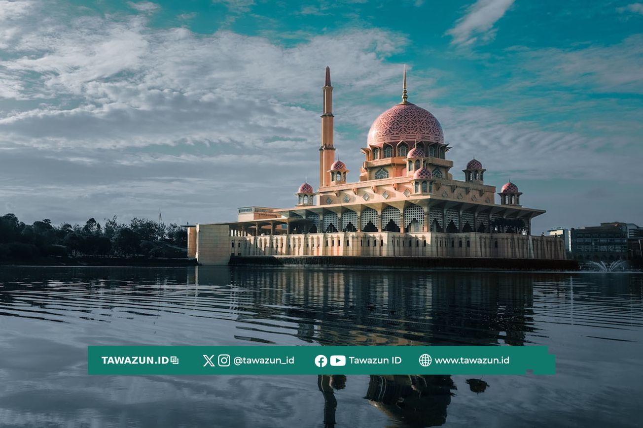 FOTO Masjid Putra, Putrajaya, Malaysia. (Unsplash/KC Shum)