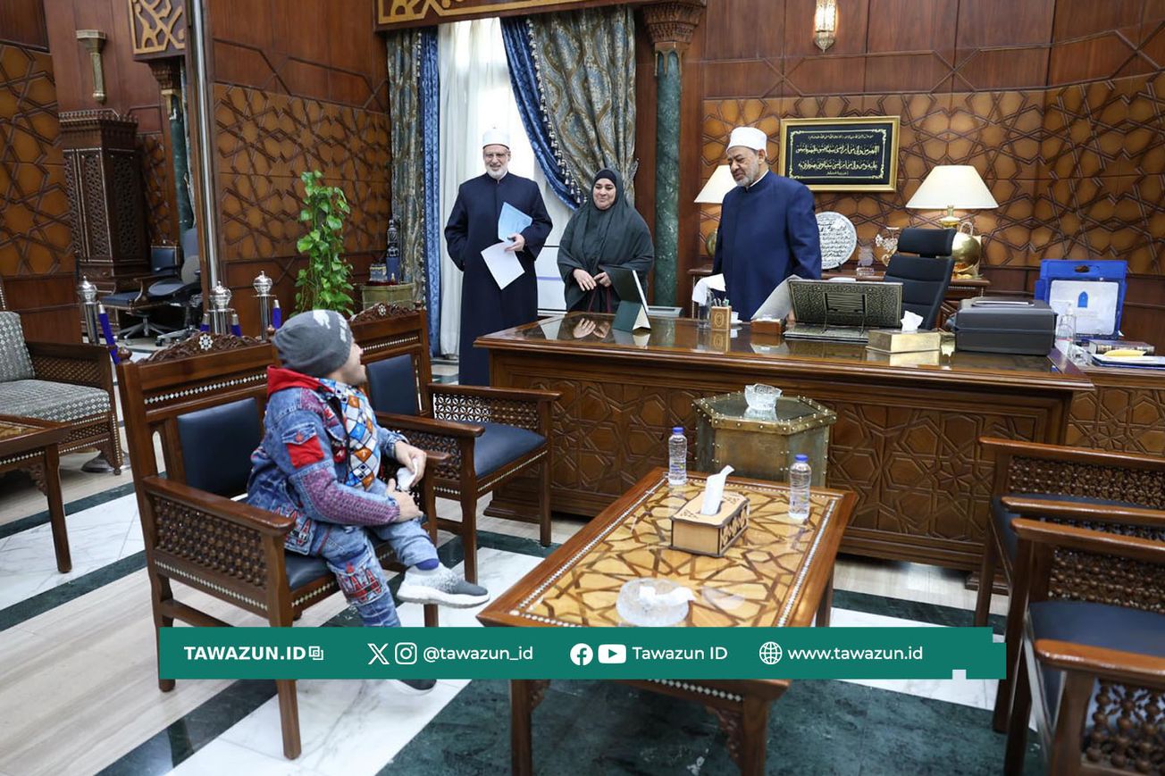 FOTO pertemuan ibu pejuang Zainab Asy-Syirbini dengan Imam Akbar Syekh Ahmad Ath-Thayyib.