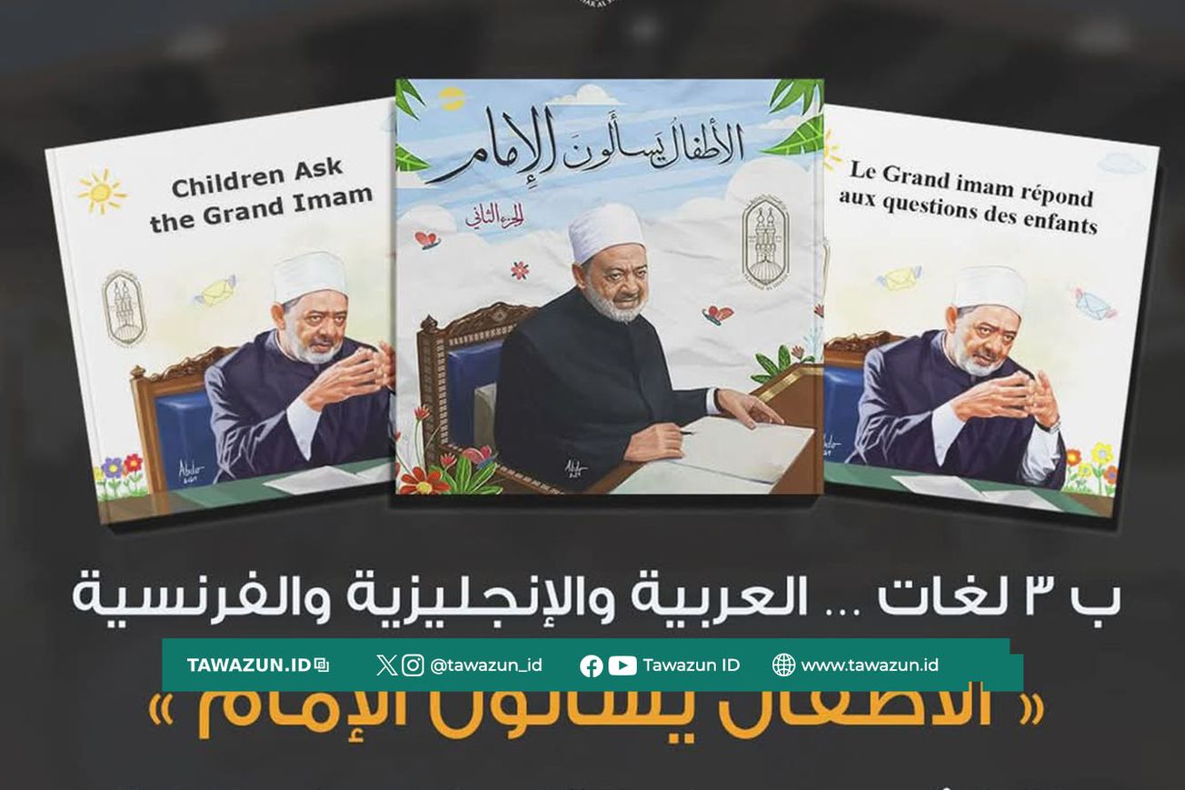 FOTO Sampul buku juz kedua Al-Athfal Yas'alun Al-Imam dalam 3 bahasa berbeda.
