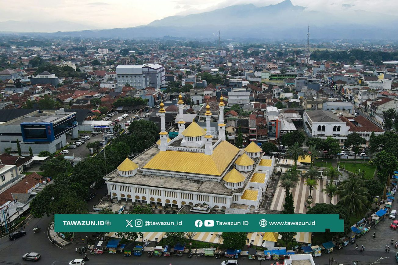 FOTO Masjid Agung Kota Tasikmalaya, Jawa Barat. (Unsplash/Haidan)
