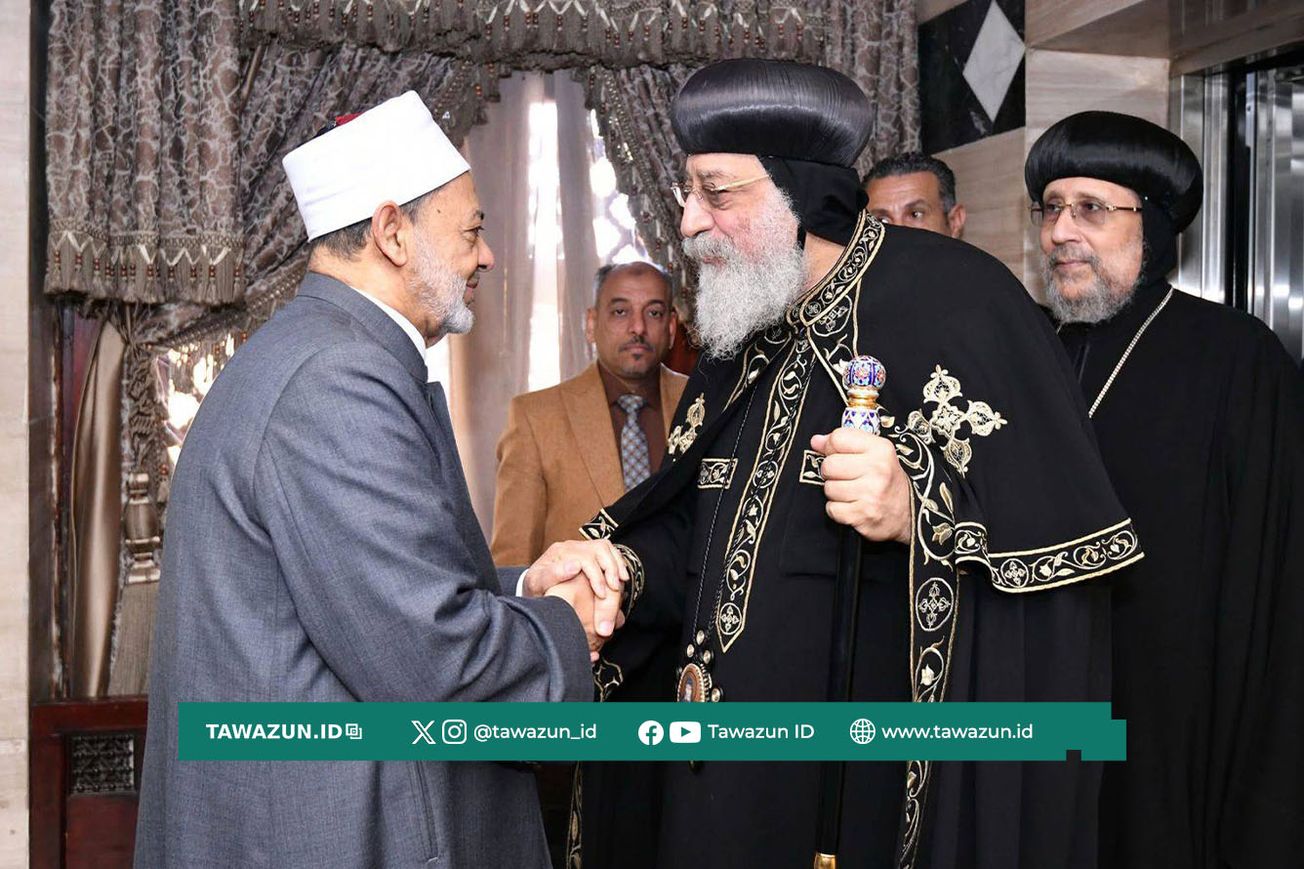 FOTO Imam Akbar Al-Azhar dalam suatu momen pertemuan dengan Paus Tawadros. (Al-Azhar)