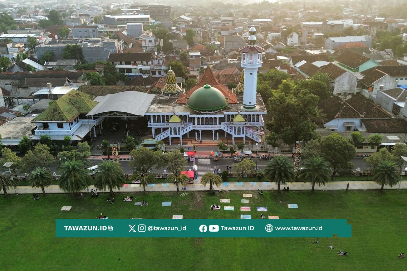 FOTO Masjid Agung Kota Blitar, Jawa Timur. (Unsplash/Muhammad Thoha Ma'ruf)