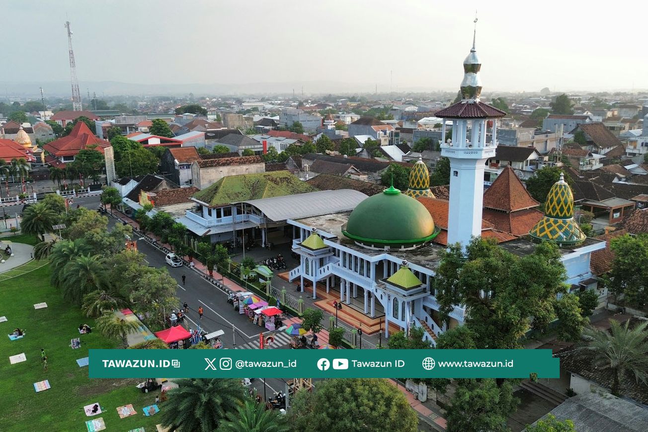 FOTO Masjid Agung Kota Blitar, Jawa Timur. (Unsplash/Muhammad Thoha Ma'ruf)