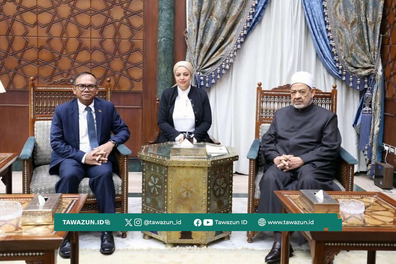 FOTO Pertemuan Imam Akbar Syekh Ahmad Ath-Thayyib dengan Duta Besar Kerajaan Kamboja.