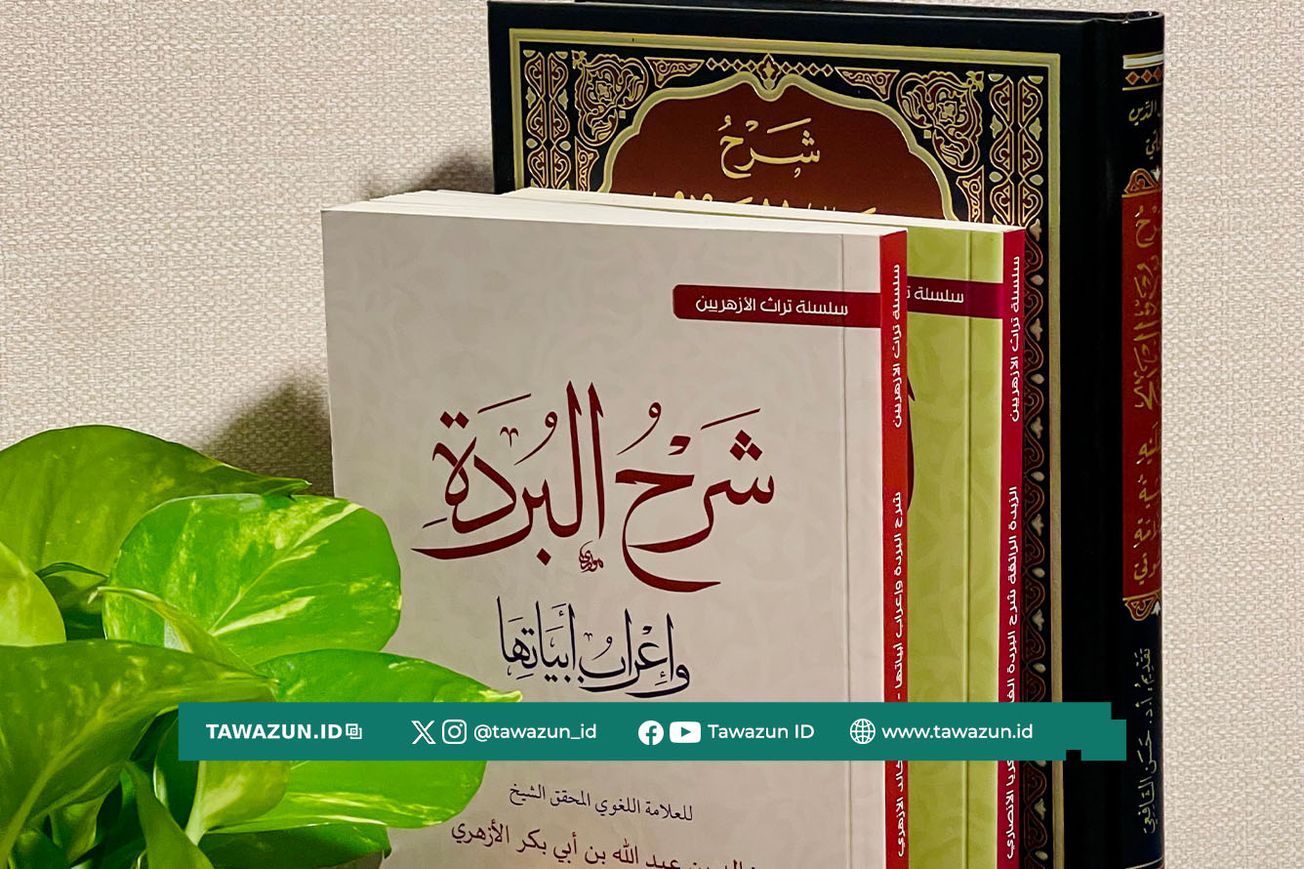 FOTO Tiga kitab syarah Al-Burdah karangan ulama Al-Azhar. (@toko.mujawirin)