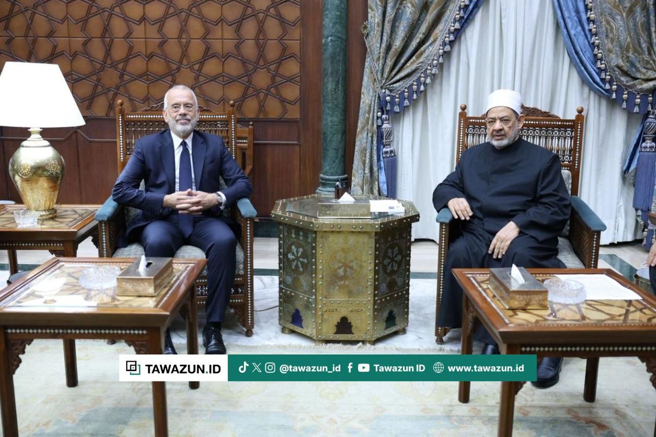 FOTO Imam Akbar Al-Azhar saat menerima kunjungan Duta Besar Yunani untuk Mesir. (Al-Azhar)