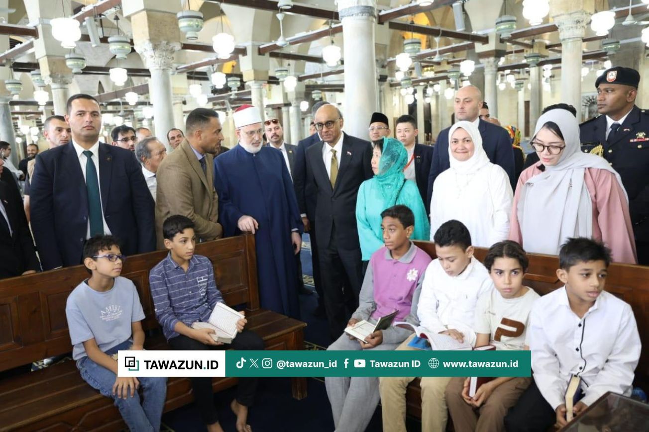 FOTO kunjungan Presiden Singapura dan istrinya ke Masjid Al-Azhar ditemani para petinggi Al-Azhar. (Al-Azhar)